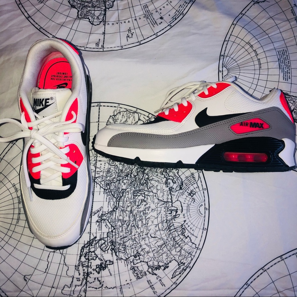 Nike air max 90 size 7.5 like new in box w/o top